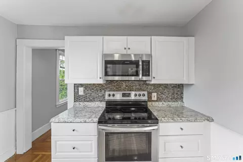 Kitchen - 33 Evergreen Ave, Hamden, CT 06518 photo 1 of 2