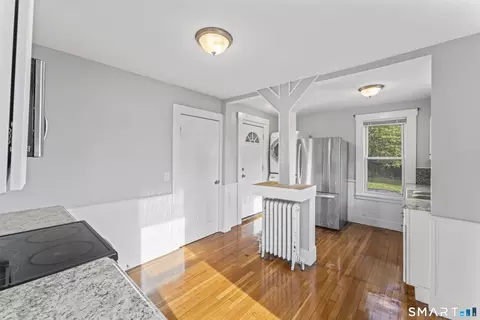 Entry Way - 33 Evergreen Ave, Hamden, CT 06518 photo 1 of 5