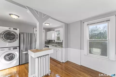 Entry Way - 33 Evergreen Ave, Hamden, CT 06518 photo 2 of 5