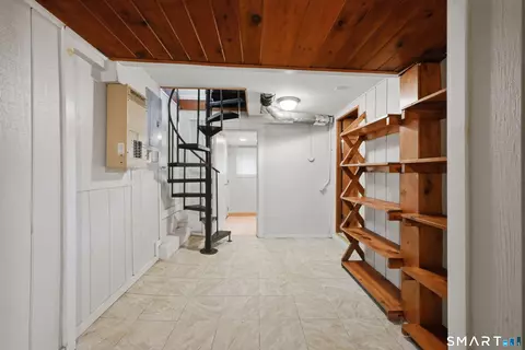 Entry Way - 74 Great Quarter Rd, Sandy Hook, CT 06482 photo 4 of 5