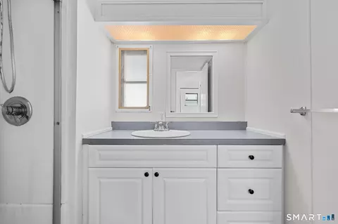 Bath - 15 Broadway N, Westbrook, CT 06498 photo 2 of 3