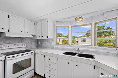 Kitchen - 15 Broadway N, Westbrook, CT 06498 photo 1 of 4