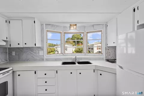 Kitchen - 15 Broadway N, Westbrook, CT 06498 photo 2 of 4