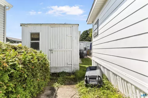 Exterior - 15 Broadway N, Westbrook, CT 06498 photo 3 of 4