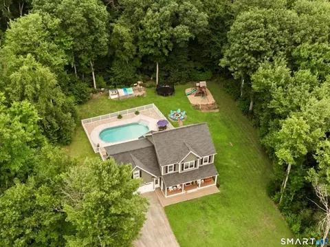 81 Evergreen Xing, New Hartford, CT 06057