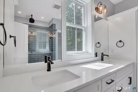 Bath - 147 Hackmatack St, Manchester, CT 06040 photo 3 of 3
