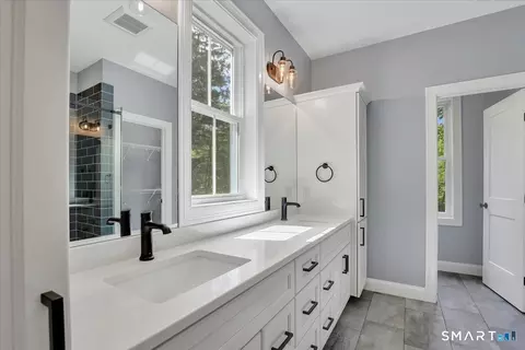 Bath - 147 Hackmatack St, Manchester, CT 06040 photo 2 of 3