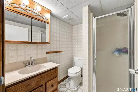 Bath - 775 Nott St, Wethersfield, CT 06109 photo 3 of 3