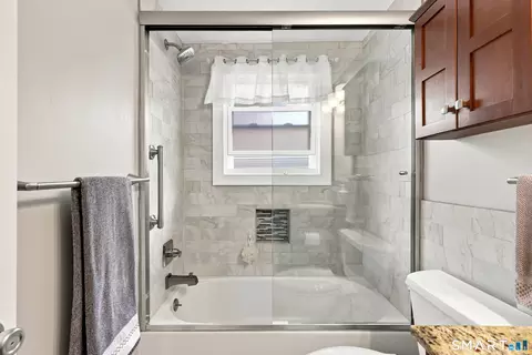 Bath - 775 Nott St, Wethersfield, CT 06109 photo 2 of 3