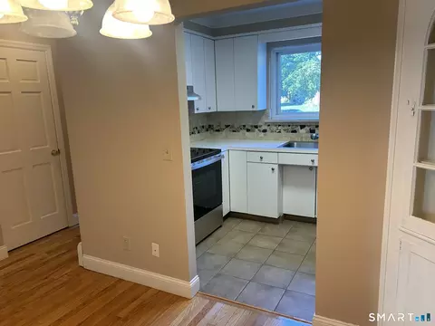 Kitchen - 122 Centerbrook Rd, Hamden, CT 06518 photo 2 of 7