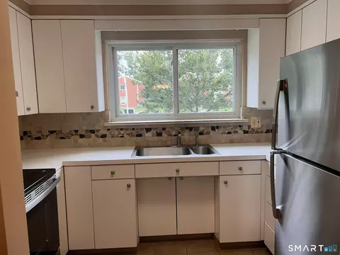 Kitchen - 122 Centerbrook Rd, Hamden, CT 06518 photo 1 of 7