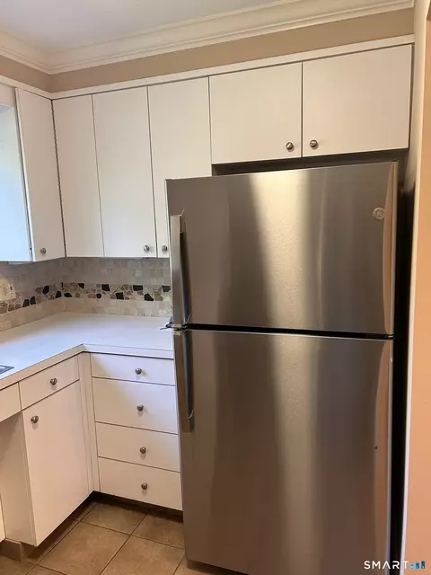 Kitchen - 122 Centerbrook Rd, Hamden, CT 06518 photo 3 of 7