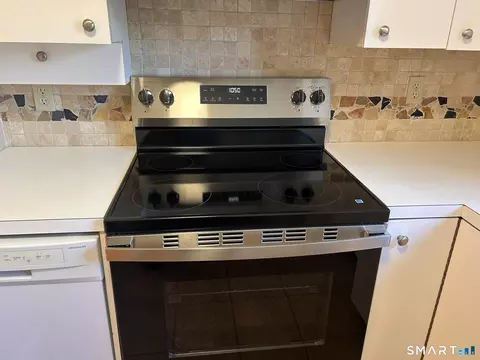Kitchen - 122 Centerbrook Rd, Hamden, CT 06518 photo 5 of 7