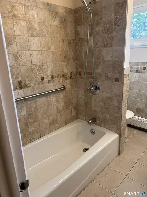 Bath - 122 Centerbrook Rd, Hamden, CT 06518 photo 7 of 8