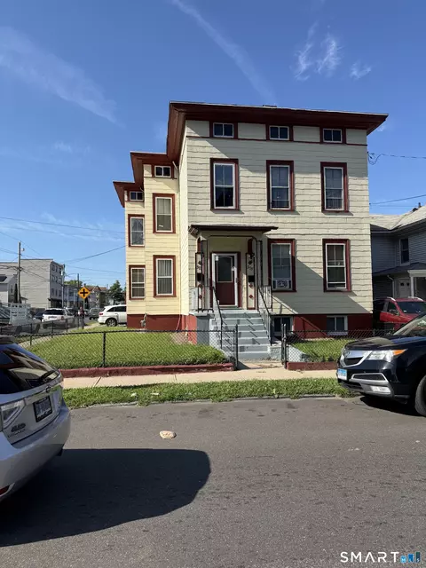 373 Arctic St, Bridgeport, CT 06608