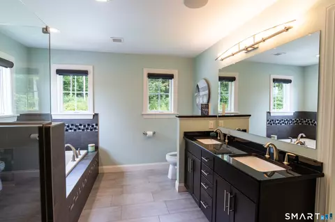 Bath - 50 Red Oak Dr, Killingly, CT 06239 photo 3 of 5