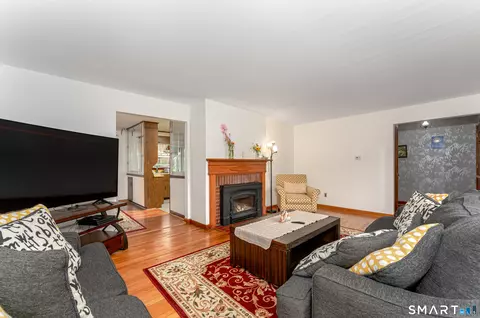 Living - 4 Mohawk Dr, Wolcott, CT 06716 photo 2 of 4