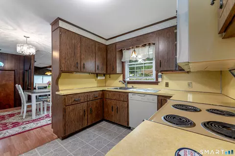 Kitchen - 4 Mohawk Dr, Wolcott, CT 06716 photo 2 of 3