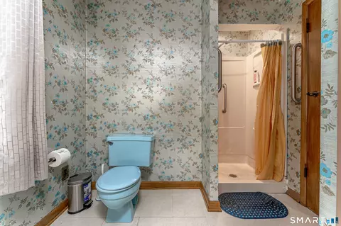 Bath - 4 Mohawk Dr, Wolcott, CT 06716 photo 2 of 3
