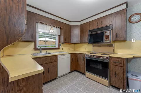 Kitchen - 4 Mohawk Dr, Wolcott, CT 06716 photo 1 of 3