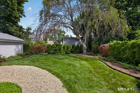 Exterior - 304 Davis St, Hamden, CT 06517 photo 4 of 6