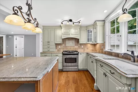 Kitchen - 304 Davis St, Hamden, CT 06517 photo 5 of 6