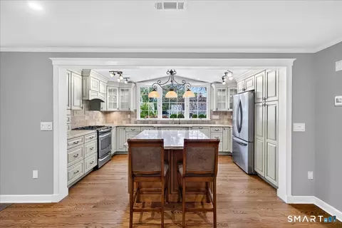 Kitchen - 304 Davis St, Hamden, CT 06517 photo 2 of 6
