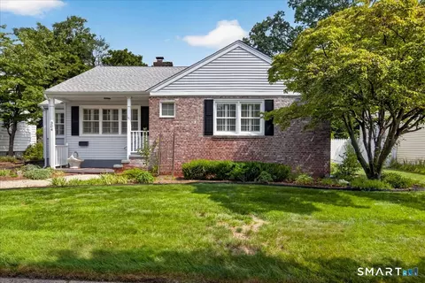 Exterior - 304 Davis St, Hamden, CT 06517 photo 6 of 6