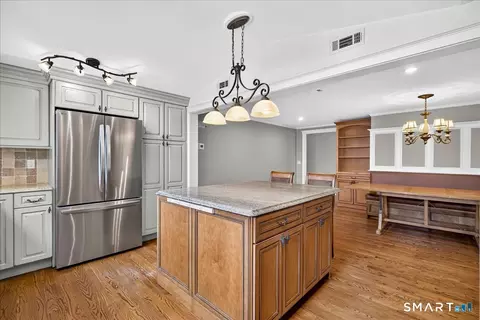 Kitchen - 304 Davis St, Hamden, CT 06517 photo 4 of 6