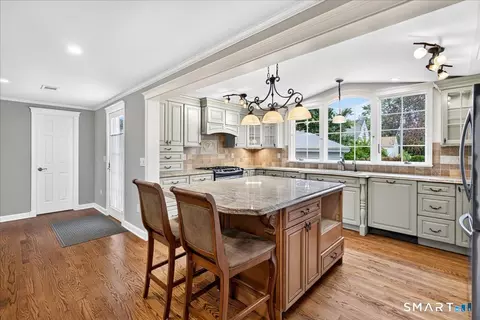 Kitchen - 304 Davis St, Hamden, CT 06517 photo 1 of 6