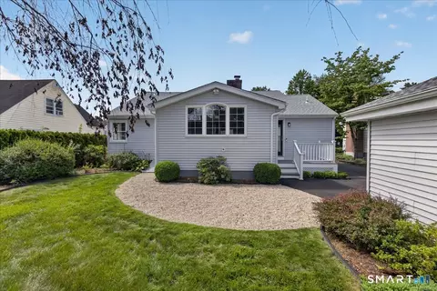 Exterior - 304 Davis St, Hamden, CT 06517 photo 2 of 6