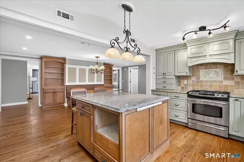 Kitchen - 304 Davis St, Hamden, CT 06517 photo 3 of 6
