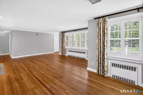 Living - 304 Davis St, Hamden, CT 06517 photo 4 of 5