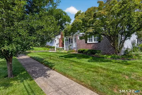 Exterior - 304 Davis St, Hamden, CT 06517 photo 5 of 6