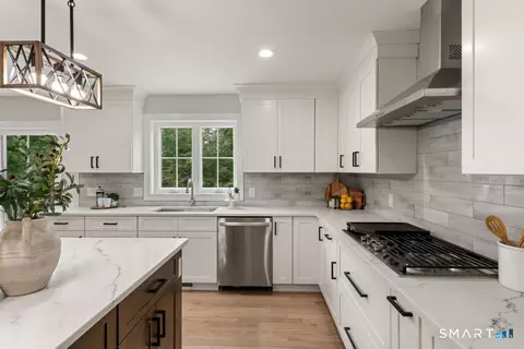 Kitchen - 9 Beechwood Dr, Sandy Hook, CT 06482 photo 5 of 8