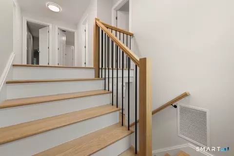 Entry Way - 9 Beechwood Dr, Sandy Hook, CT 06482 photo 5 of 5