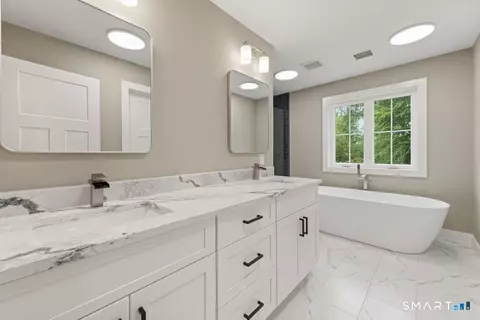 Bath - 9 Beechwood Dr, Sandy Hook, CT 06482 photo 3 of 6