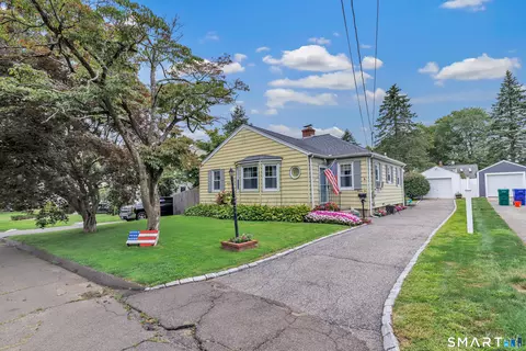 76 Newton St, Stratford, CT 06614