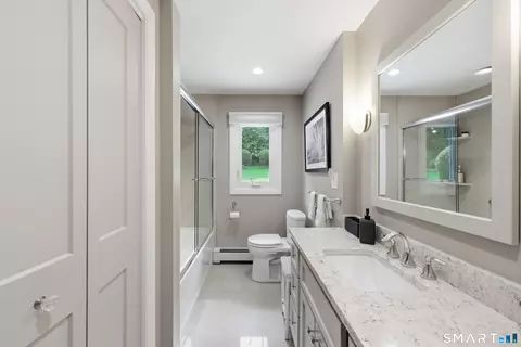 Bath - 263 Preston St, Windsor, CT 06095 photo 2 of 3