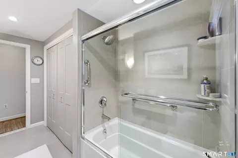 Bath - 263 Preston St, Windsor, CT 06095 photo 1 of 3