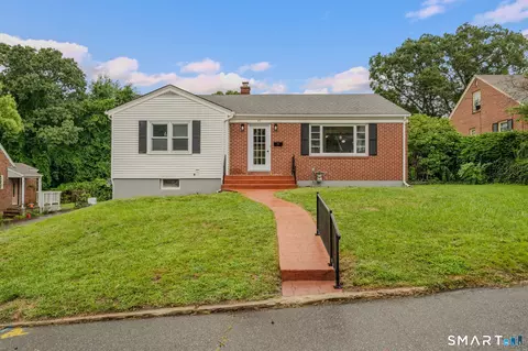 45 Mansfield Rd, New London, CT 06320