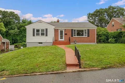 45 Mansfield Rd, New London, CT 06320