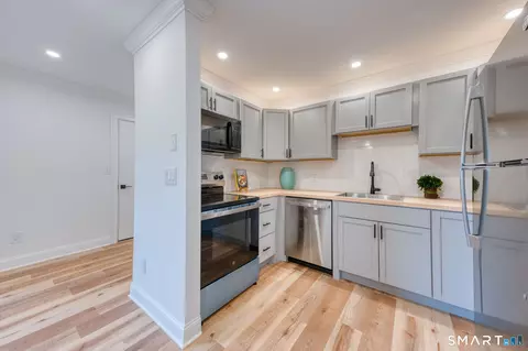 Kitchen - 443 E Mitchell Ave #443, Cheshire, CT 06410 photo 6 of 7