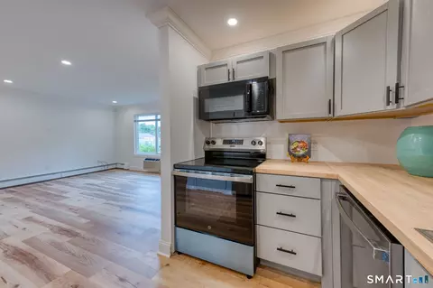 Kitchen - 443 E Mitchell Ave #443, Cheshire, CT 06410 photo 3 of 7