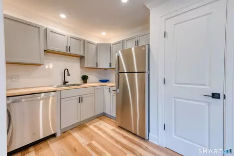 Kitchen - 443 E Mitchell Ave #443, Cheshire, CT 06410 photo 4 of 7