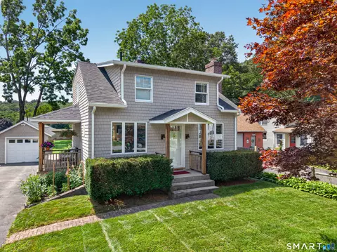 16 Quaker Ln, Quaker Hill, CT 06375