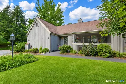 138 Bison Ln #B, Stratford, CT 06614