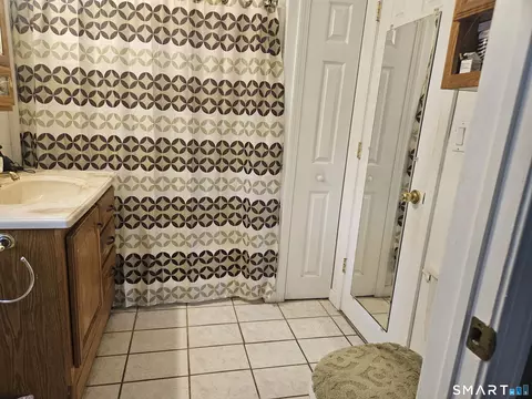Bath - 385 Fall Mountain Rd, Bristol, CT 06010 photo 1 of 1