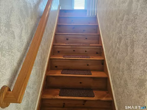 Entry Way - 385 Fall Mountain Rd, Bristol, CT 06010 photo 2 of 3