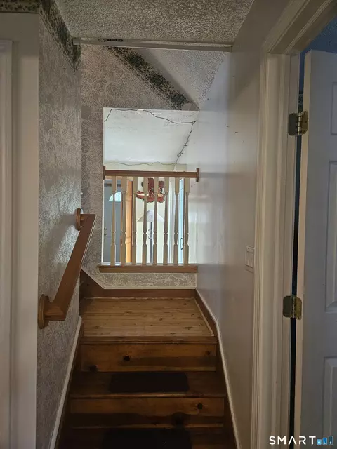 Entry Way - 385 Fall Mountain Rd, Bristol, CT 06010 photo 1 of 3